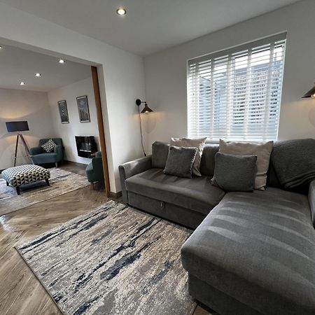 Stylish Modern Home With Parking Enclosed Garden ホーリーヘッド エクステリア 写真