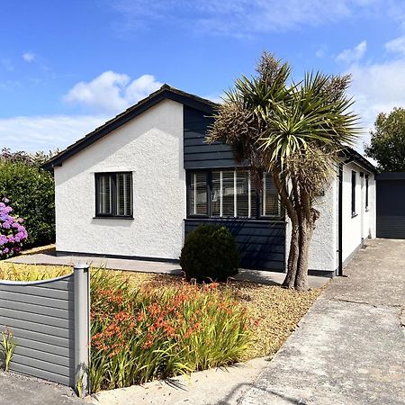 Stylish Modern Home With Parking Enclosed Garden ホーリーヘッド エクステリア 写真