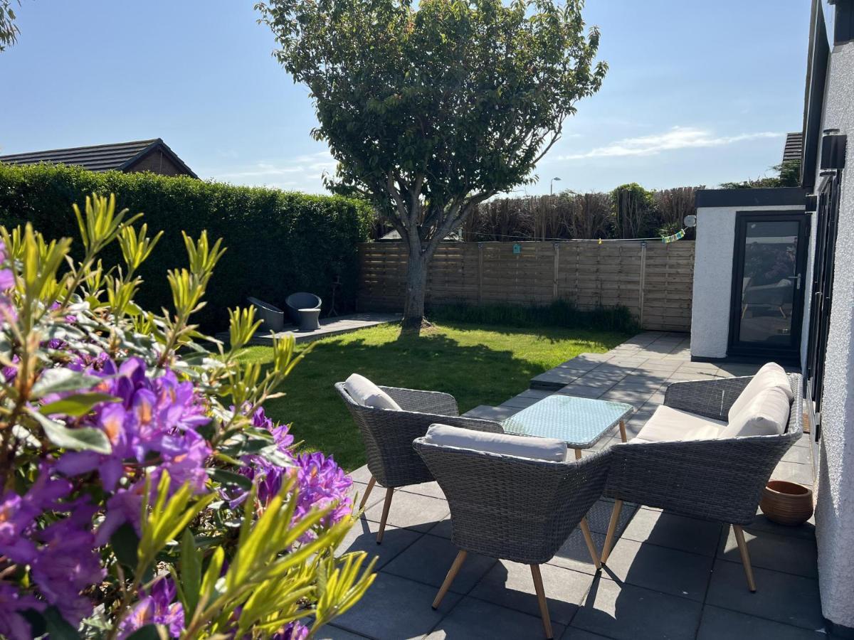 Stylish Modern Home With Parking Enclosed Garden ホーリーヘッド エクステリア 写真