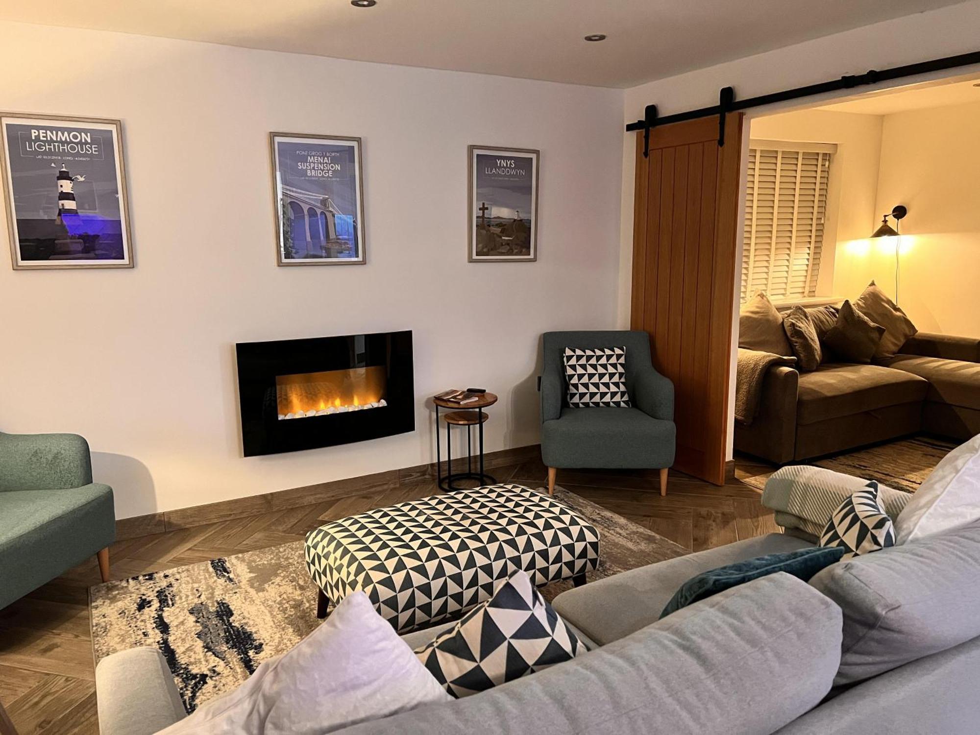 Stylish Modern Home With Parking Enclosed Garden ホーリーヘッド エクステリア 写真