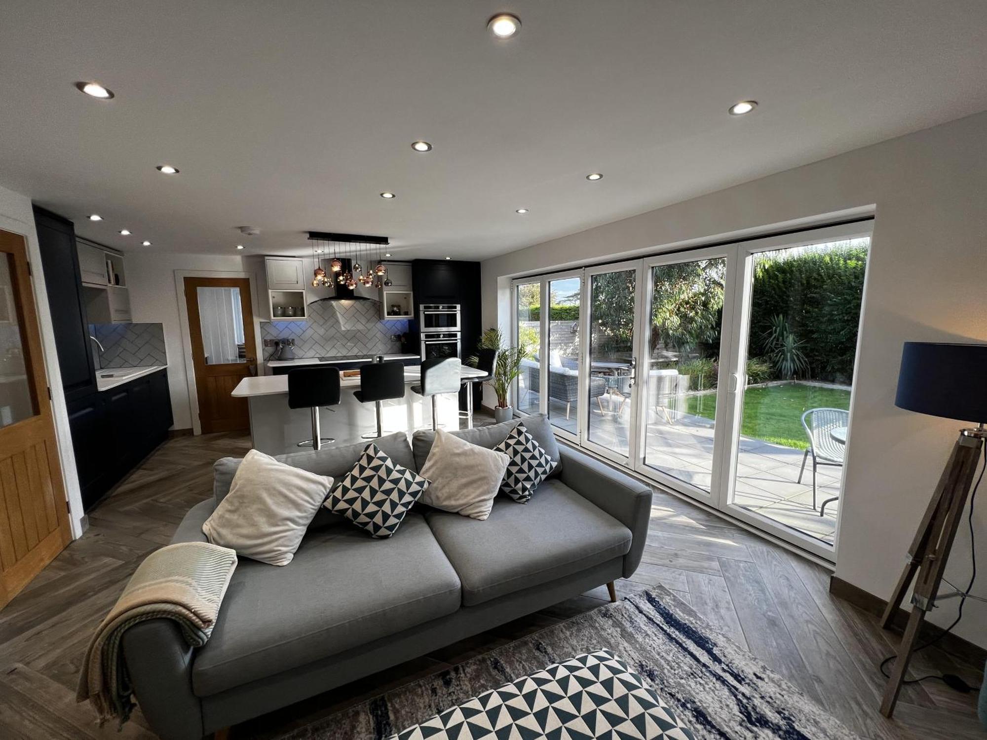 Stylish Modern Home With Parking Enclosed Garden ホーリーヘッド エクステリア 写真