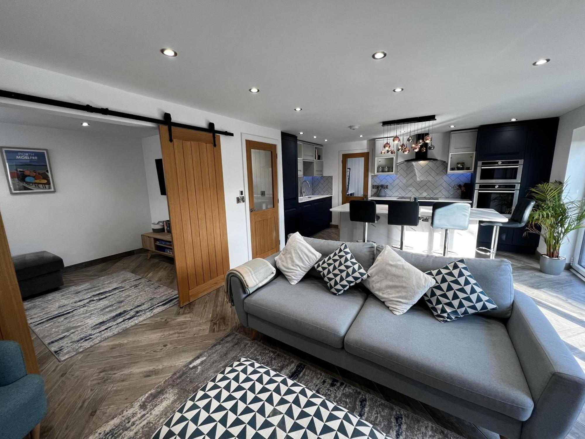 Stylish Modern Home With Parking Enclosed Garden ホーリーヘッド エクステリア 写真