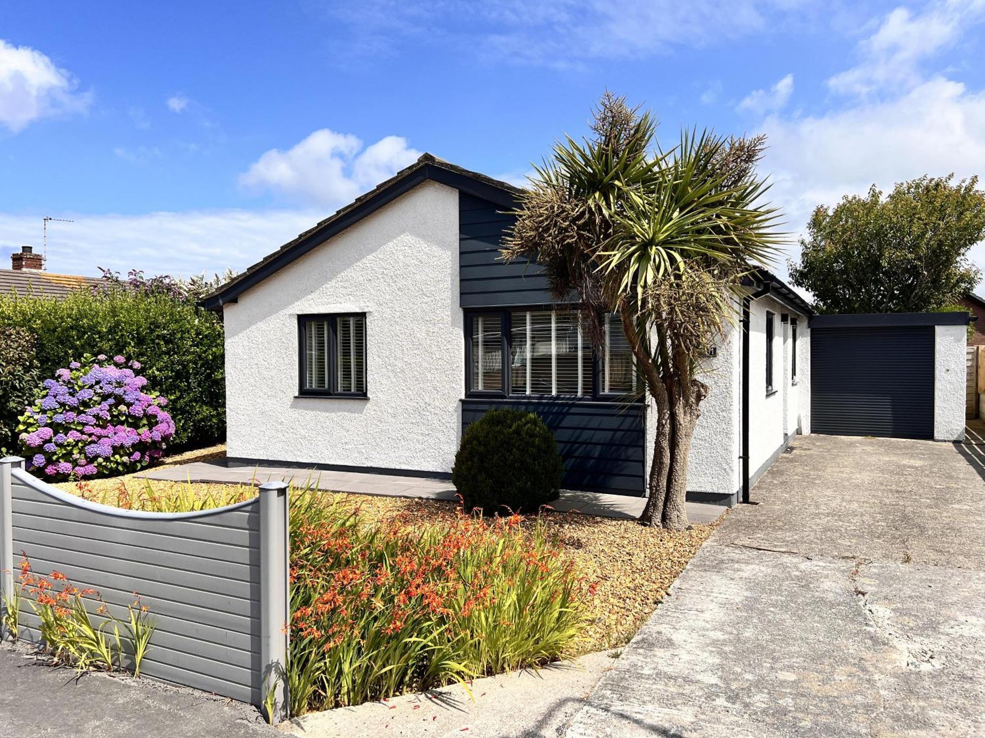 Stylish Modern Home With Parking Enclosed Garden ホーリーヘッド エクステリア 写真